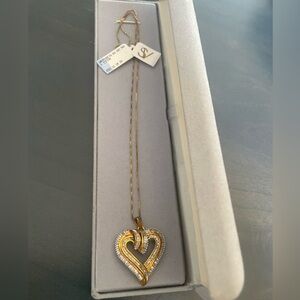 NWT Elegant Gold Heart Pendant Necklace